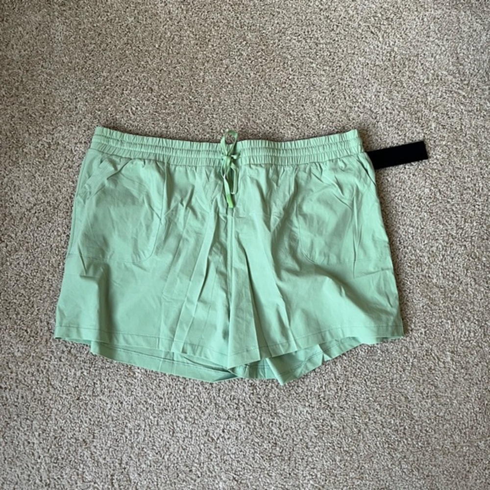 Mono B Lime Green Athletic Shorts Lightweight Design in size 3x  NWT